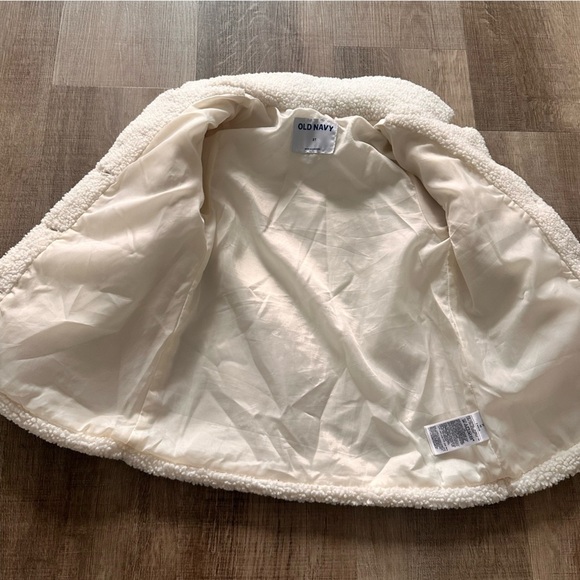 EUC Old Navy Cream Sherpa Coat size 3T - Picture 4 of 6